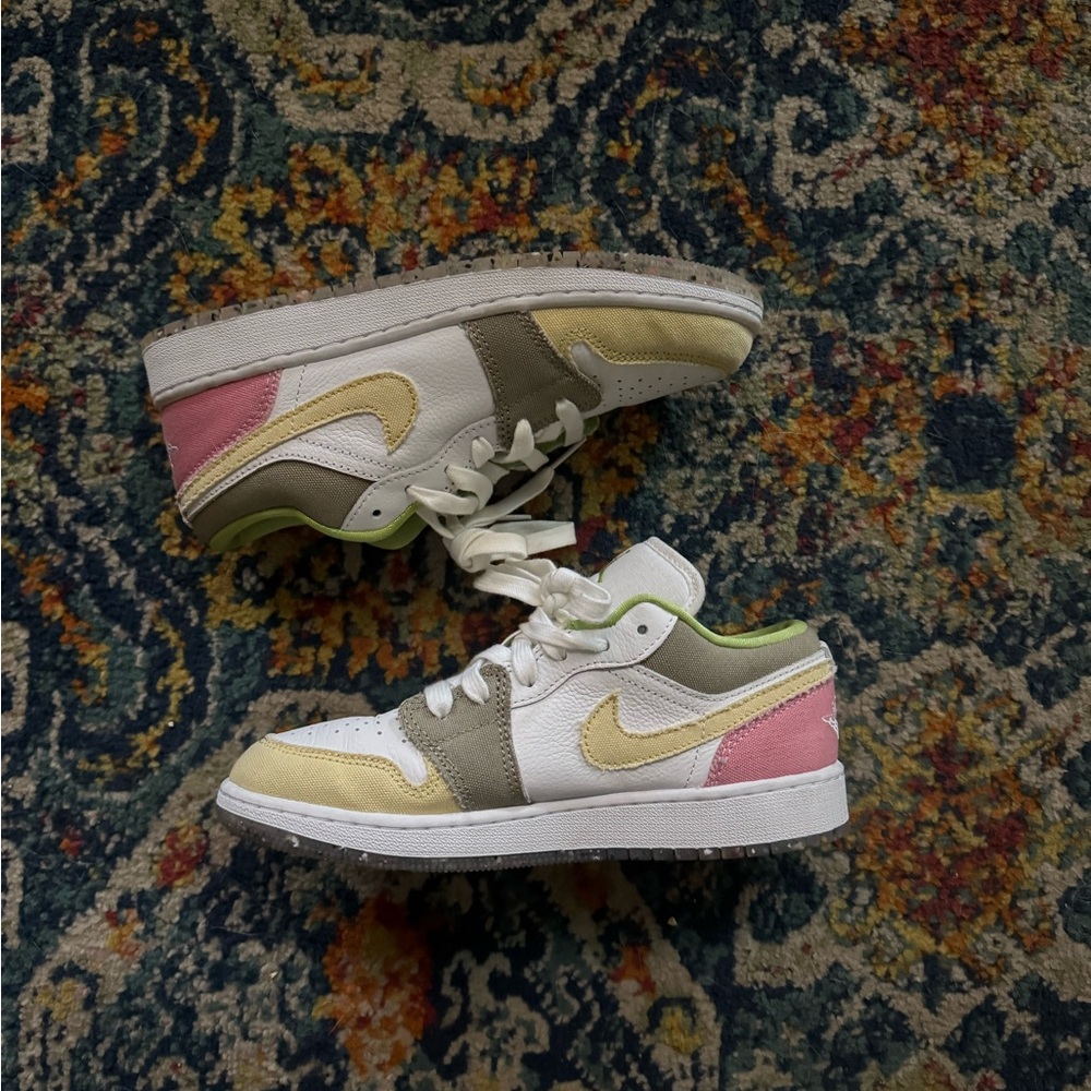 Jordan 1 Lows Big Kids 4.5/ Women 6